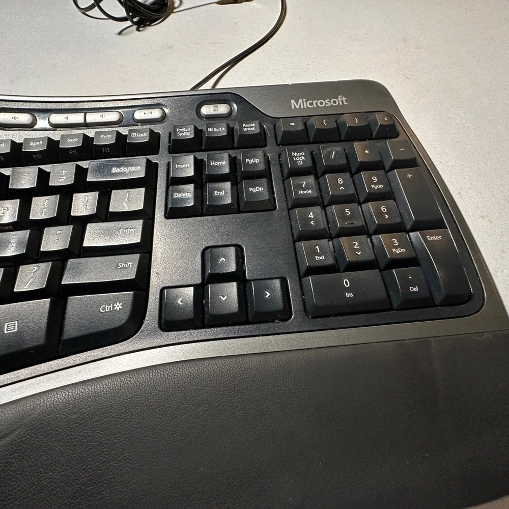 Microsoft Natural Ergonomic Keyboard 4000 v1.0 KU-0462‎ Wired USB Black